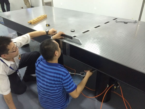 测拼接面的平面度：＜0.3